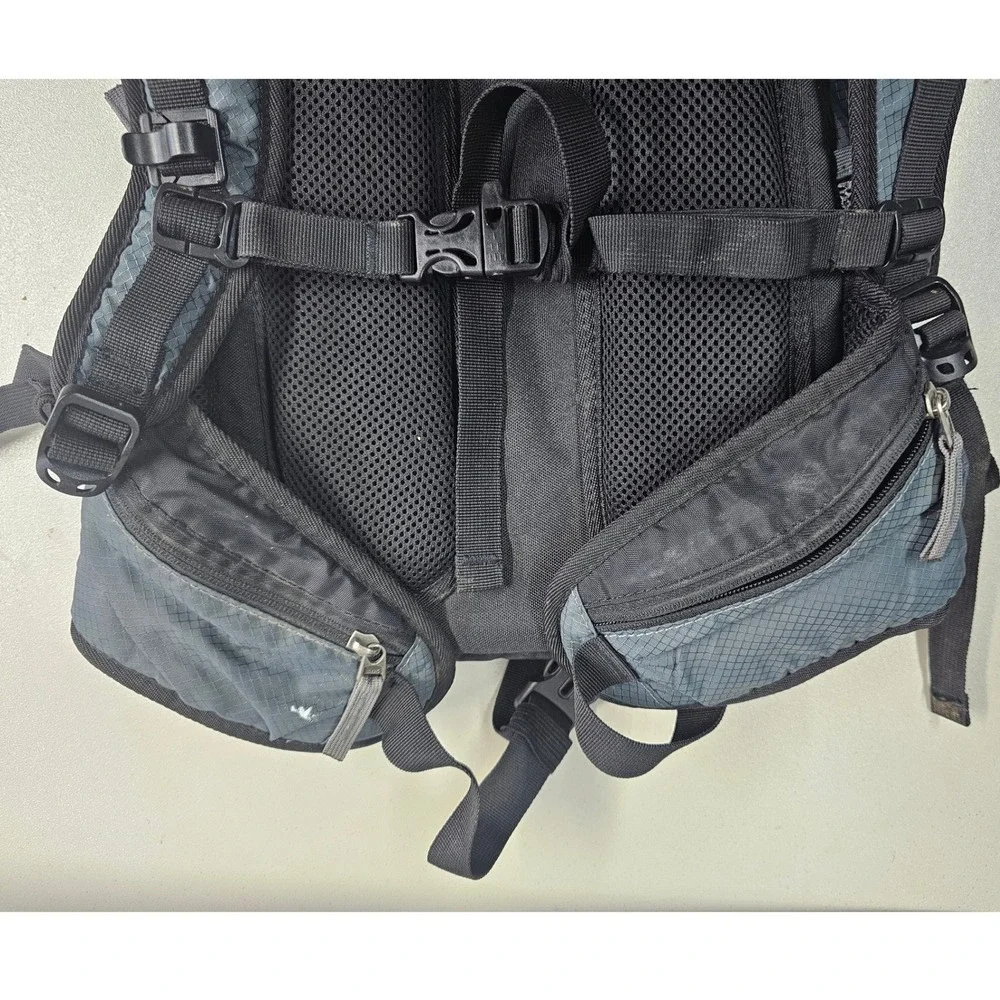 High Sierra Rumpack Gray Black Ripstop Hydration Ready Hiking Daypack Backpack
